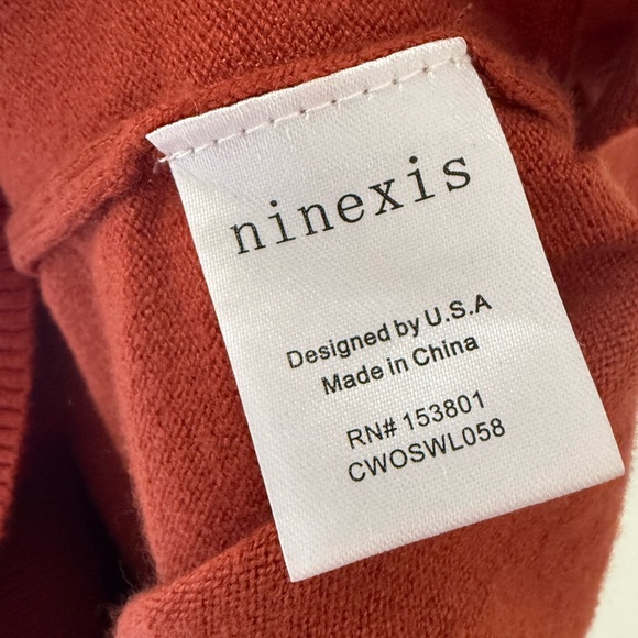 Elegant V-Neck Sweater in Terracotta Color
From Ninexis Size M/L 50% Rayon - Picture 8 of 9